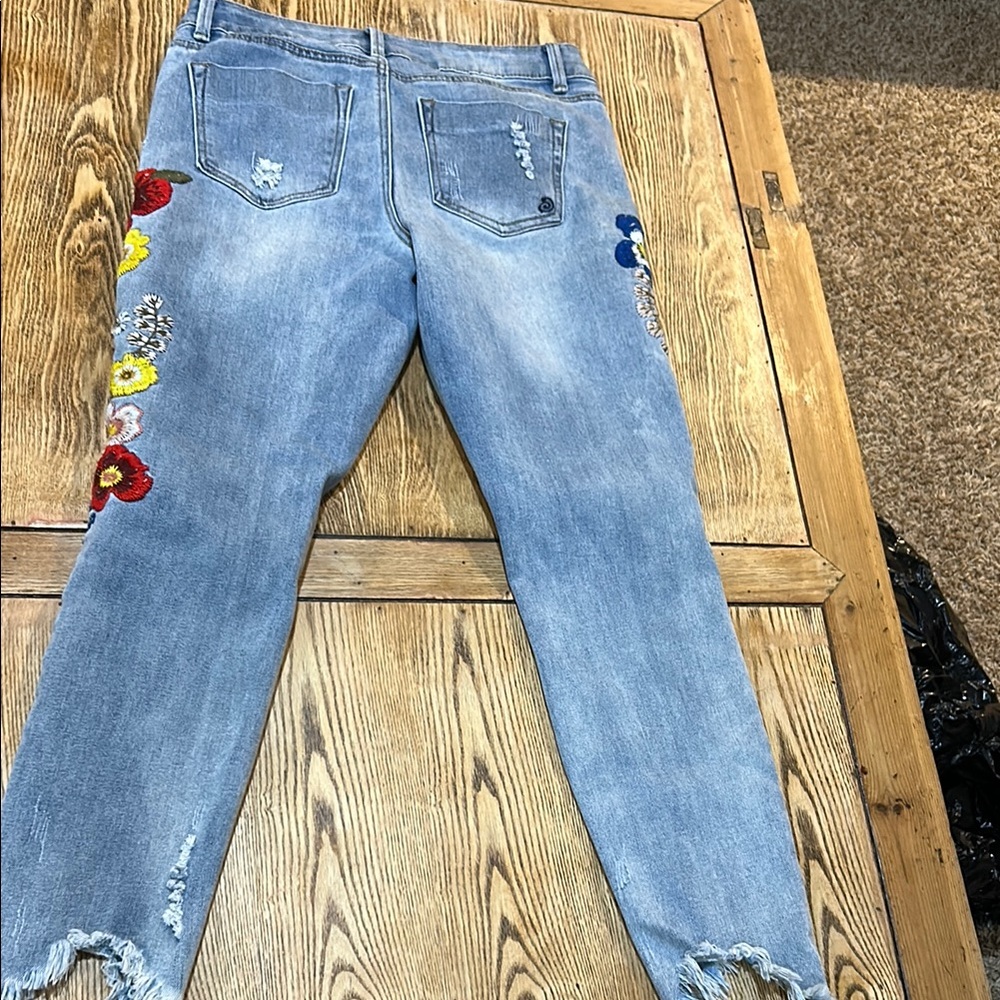 Embroidered Distressed Blue Jeans in box 18 - Picture 6 of 7